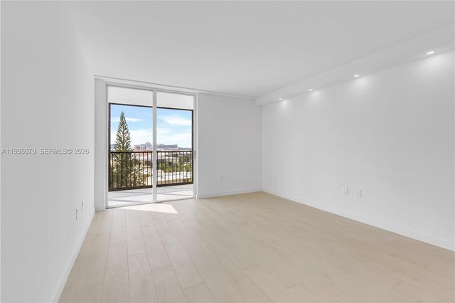 20100 W Country Club Dr 1008, Aventura, FL 33180