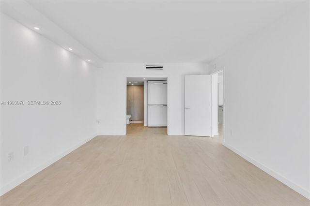 20100 W Country Club Dr 1008, Aventura, FL 33180