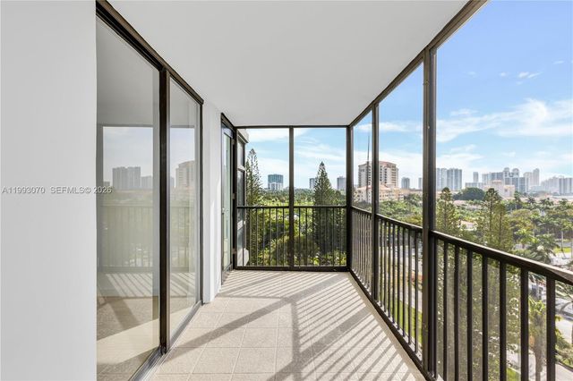 20100 W Country Club Dr 1008, Aventura, FL 33180