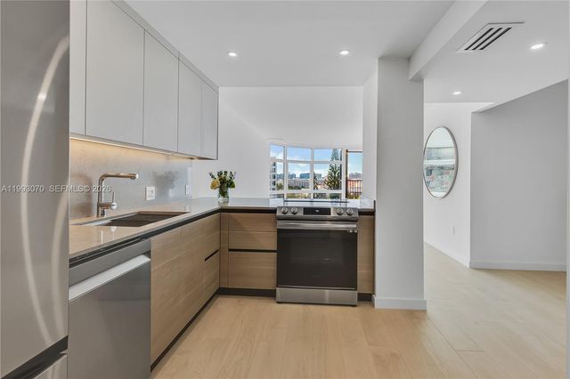 20100 W Country Club Dr 1008, Aventura, FL 33180