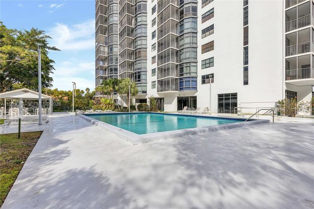 20100 W Country Club Dr 1008, Aventura, FL 33180