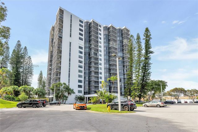 20100 W Country Club Dr 1008, Aventura, FL 33180