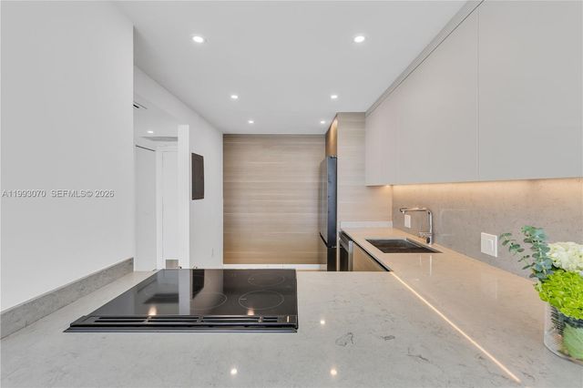 20100 W Country Club Dr 1008, Aventura, FL 33180