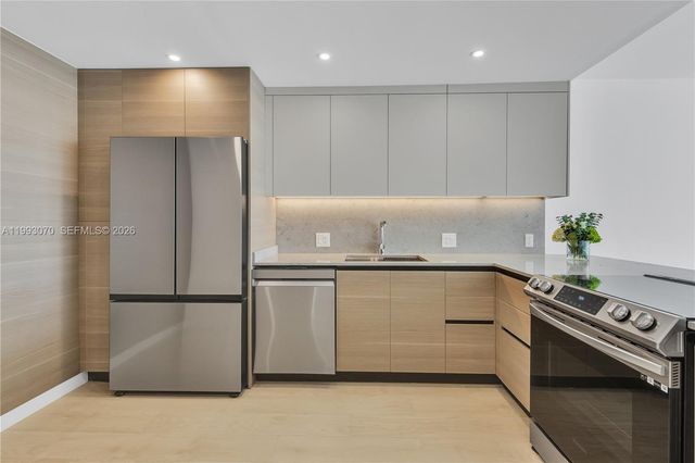 20100 W Country Club Dr 1008, Aventura, FL 33180