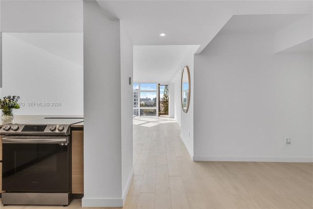 20100 W Country Club Dr 1008, Aventura, FL 33180