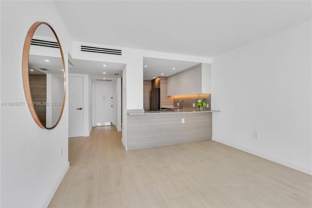 20100 W Country Club Dr 1008, Aventura, FL 33180