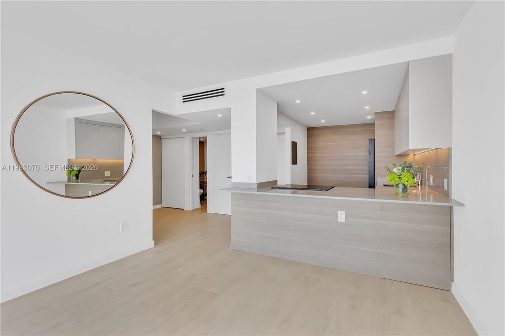 20100 W Country Club Dr 1008, Aventura, FL 33180