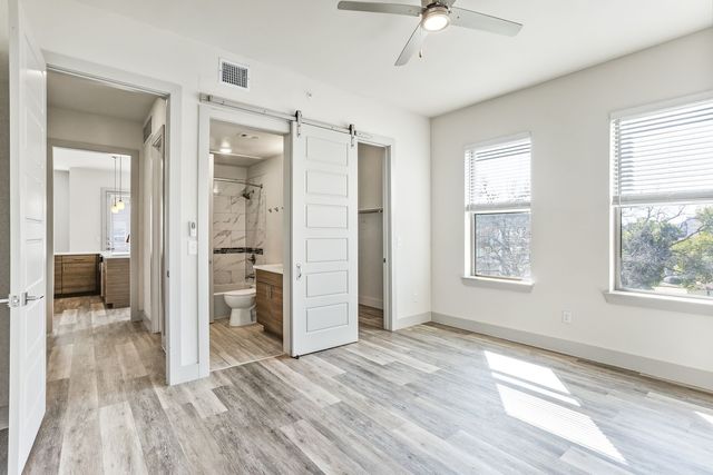2712 Wingate Street 305, Fort Worth, TX 76107