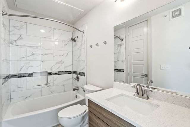 2712 Wingate Street 305, Fort Worth, TX 76107