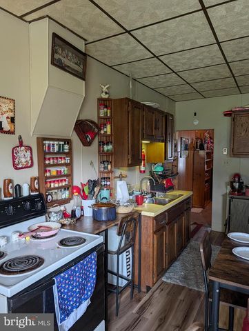 812 W 5TH ST, Mount Carmel, PA 17851