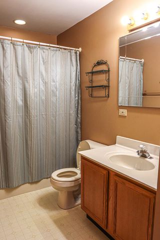 904 Harvest Trail B, Yorkville, IL 60560
