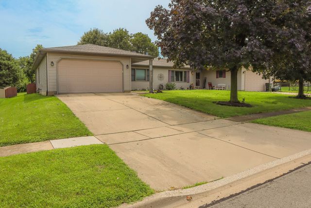 904 Harvest Trail B, Yorkville, IL 60560