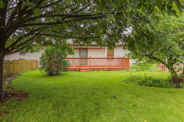 904 Harvest Trail B, Yorkville, IL 60560