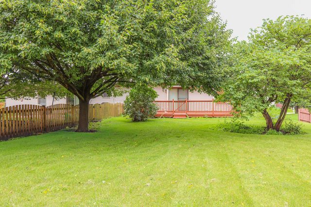 904 Harvest Trail B, Yorkville, IL 60560