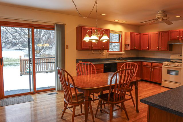904 Harvest Trail B, Yorkville, IL 60560