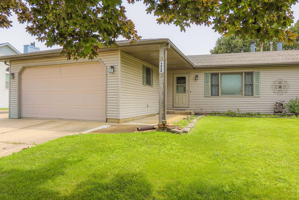 904 Harvest Trail B, Yorkville, IL 60560