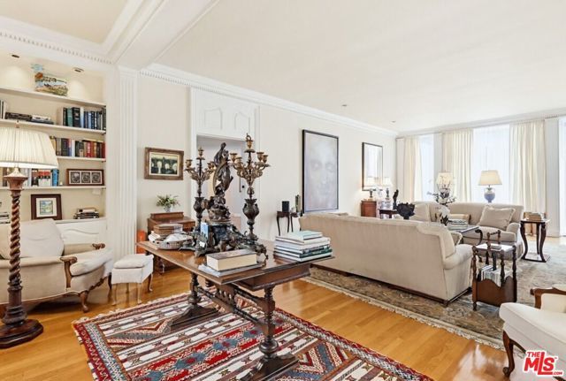 516 S Rimpau Boulevard, Los Angeles, CA 90020