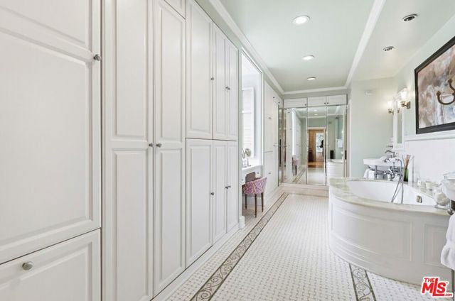 516 S Rimpau Boulevard, Los Angeles, CA 90020