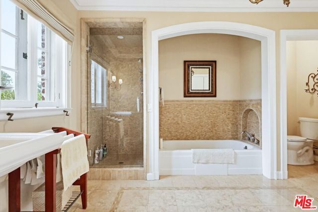 516 S Rimpau Boulevard, Los Angeles, CA 90020