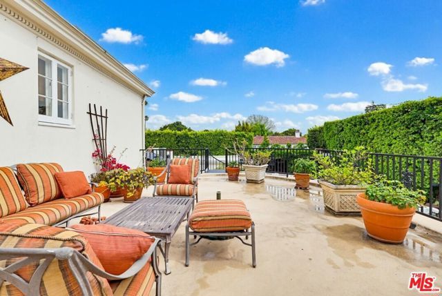 516 S Rimpau Boulevard, Los Angeles, CA 90020