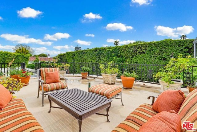 516 S Rimpau Boulevard, Los Angeles, CA 90020