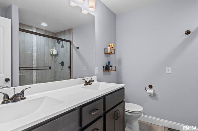 815 Kooper Drive, Chatham, IL 62629