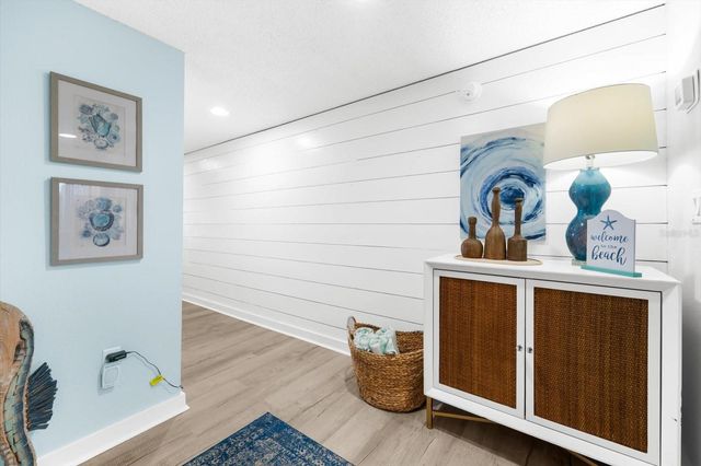 102 68TH STREET 102, Holmes Beach, FL 34217