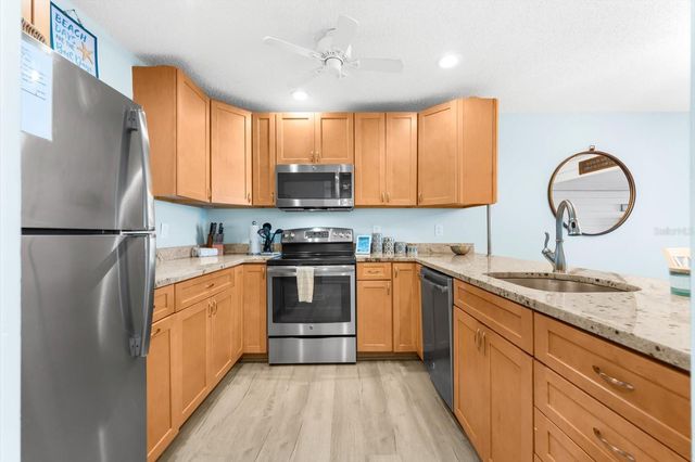 102 68TH STREET 102, Holmes Beach, FL 34217