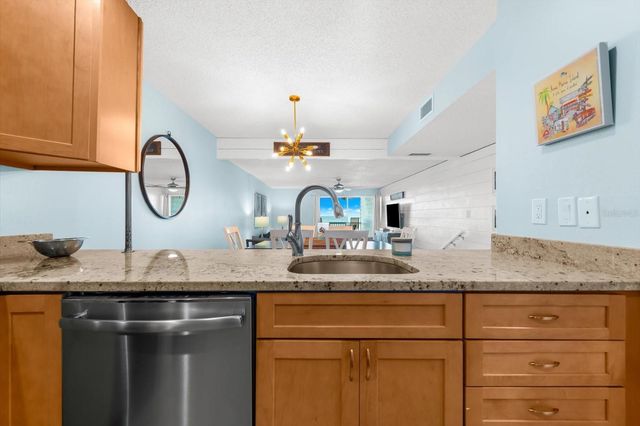 102 68TH STREET 102, Holmes Beach, FL 34217