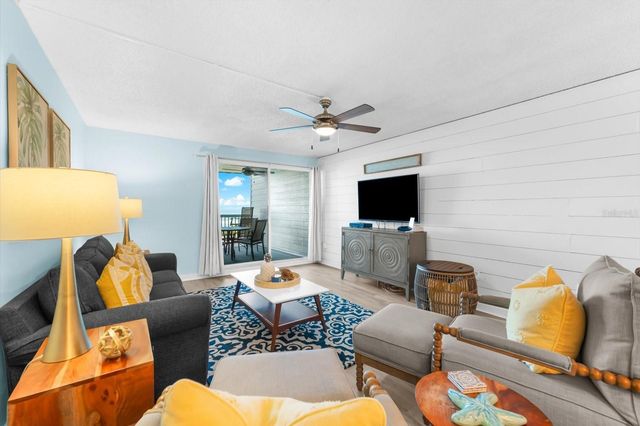 102 68TH STREET 102, Holmes Beach, FL 34217