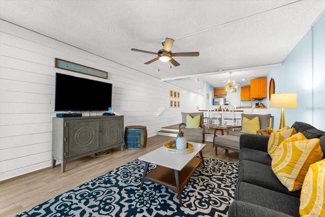 102 68TH STREET 102, Holmes Beach, FL 34217