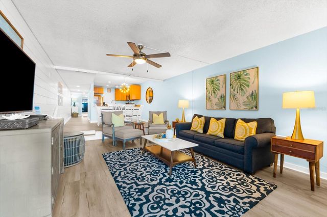 102 68TH STREET 102, Holmes Beach, FL 34217