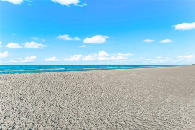 102 68TH STREET 102, Holmes Beach, FL 34217