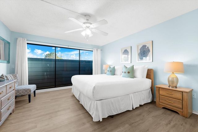 102 68TH STREET 102, Holmes Beach, FL 34217