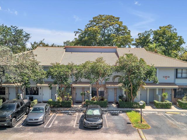9867 Riverside Drive, Coral Springs, FL 33071