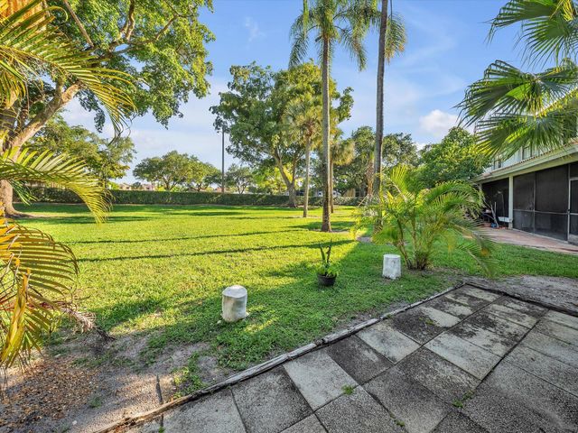 9867 Riverside Drive, Coral Springs, FL 33071