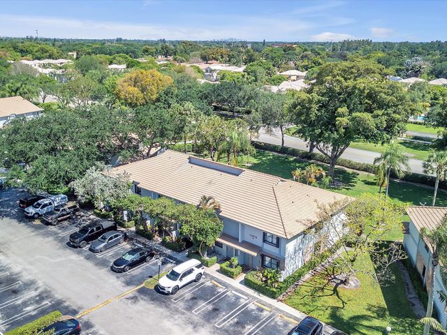 9867 Riverside Drive, Coral Springs, FL 33071