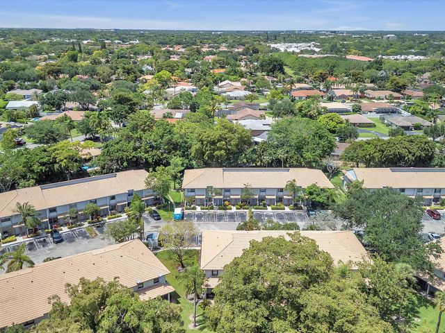 9867 Riverside Drive, Coral Springs, FL 33071
