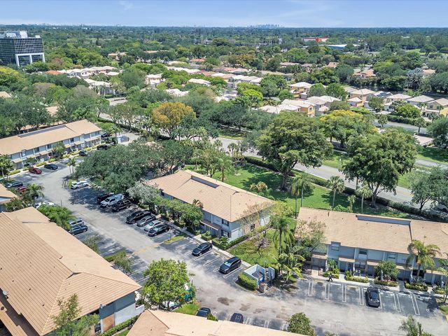 9867 Riverside Drive, Coral Springs, FL 33071