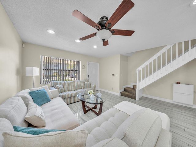 9867 Riverside Drive, Coral Springs, FL 33071