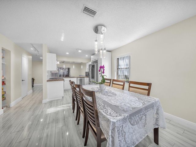 9867 Riverside Drive, Coral Springs, FL 33071
