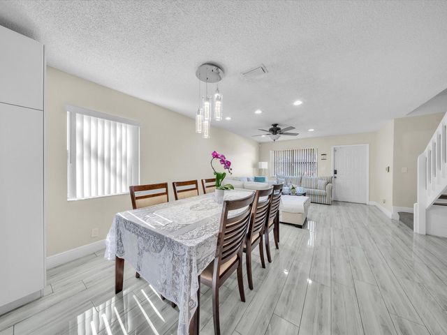 9867 Riverside Drive, Coral Springs, FL 33071