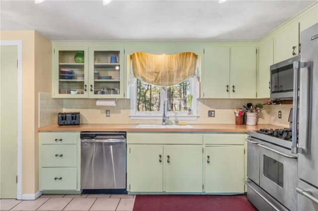 102 Woodbine Road, South Kingstown, RI 02879