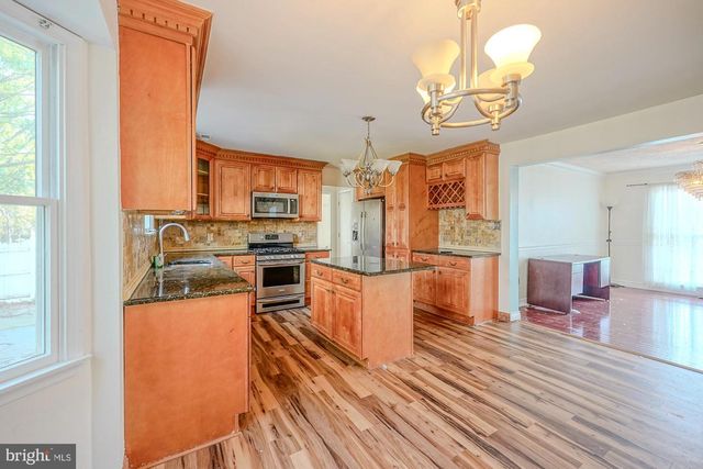 1 RADCLIFF CT, Sicklerville, NJ 08081