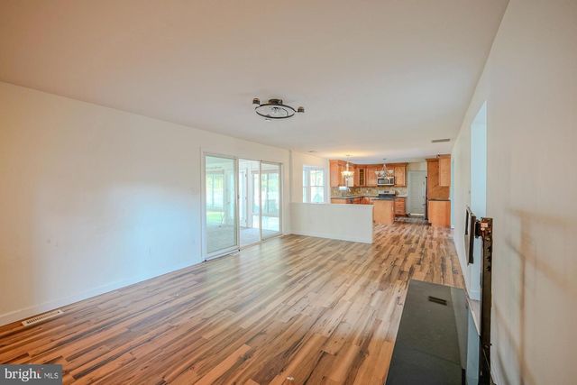 1 RADCLIFF CT, Sicklerville, NJ 08081