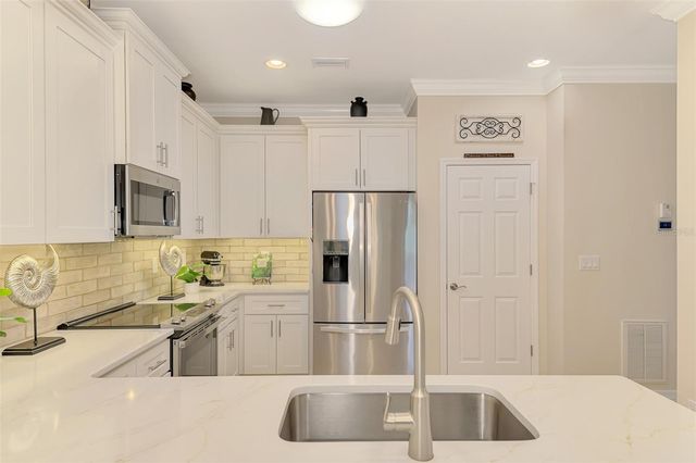 9082 COACHMAN DRIVE, Venice, FL 34293