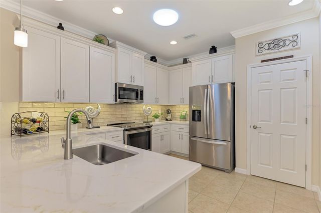 9082 COACHMAN DRIVE, Venice, FL 34293