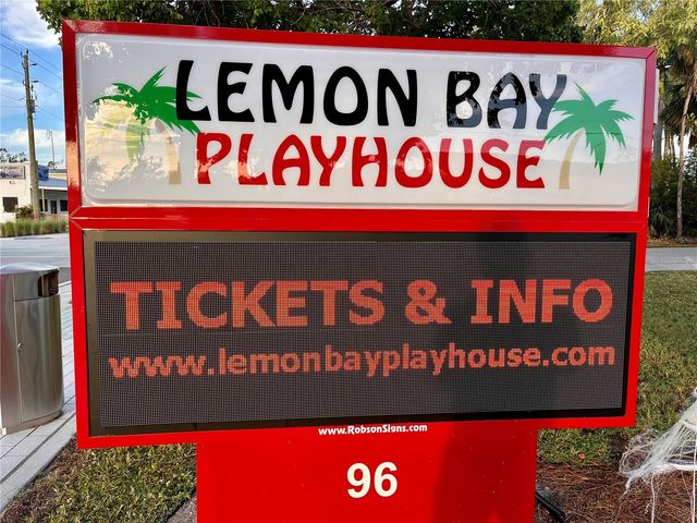 9082 COACHMAN DRIVE, Venice, FL 34293