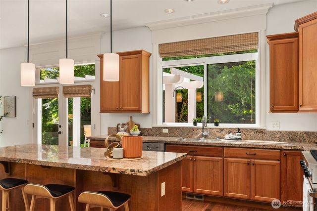 4717 NE 50th Street, Seattle, WA 98105