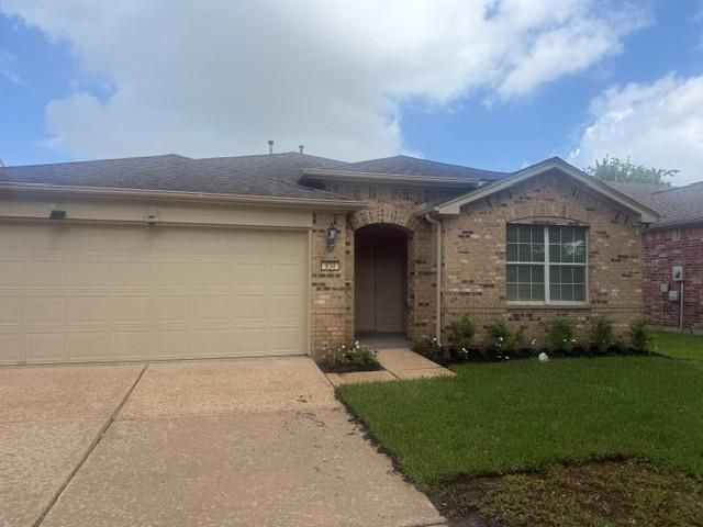 834 Honeysuckle Vine Drive, Rosenberg, TX 77469